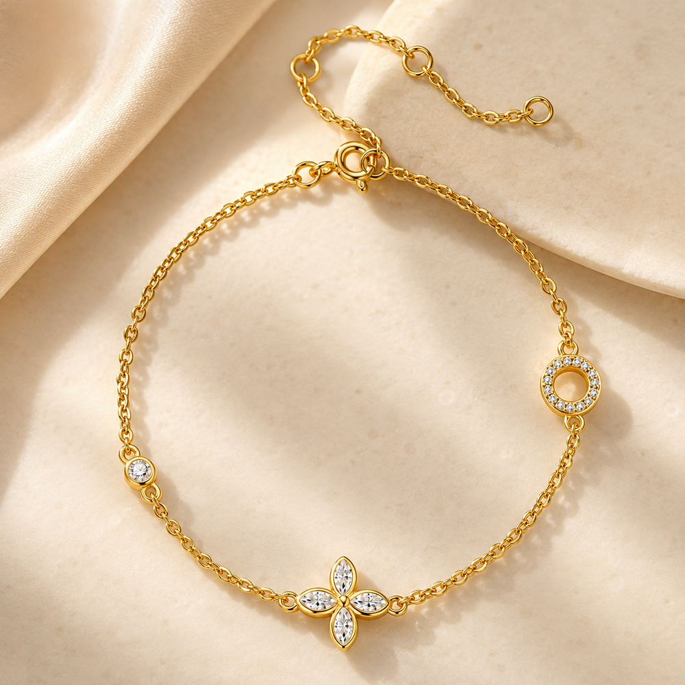 Lumière gold clover moissanite bracelet detail